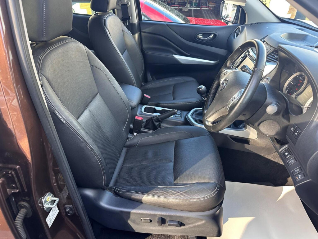 View NISSAN NAVARA 2.3 dCi Tekna 4WD Euro 6 (s/s) 4dr