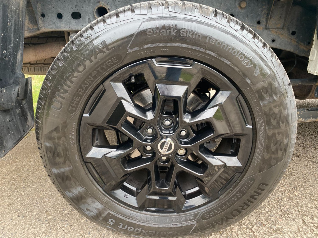 NISSAN NAVARA