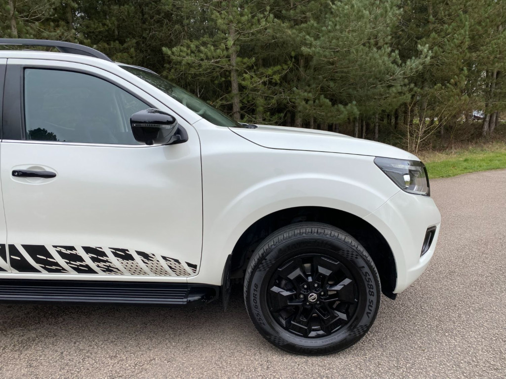 NISSAN NAVARA