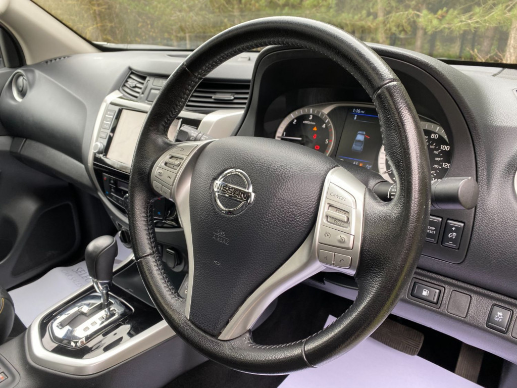 NISSAN NAVARA