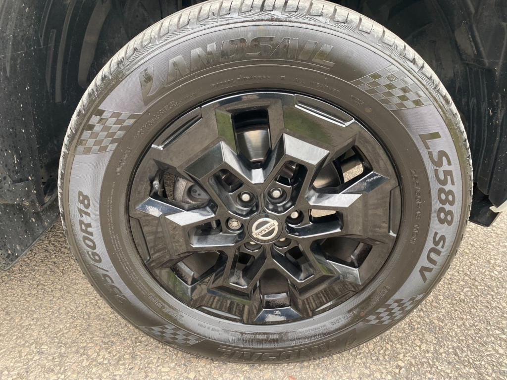 NISSAN NAVARA