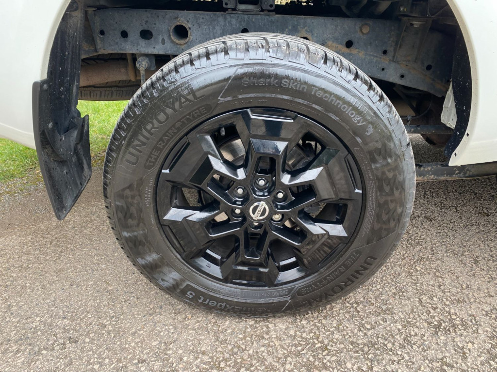 NISSAN NAVARA