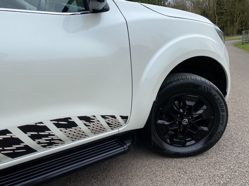 NISSAN NAVARA