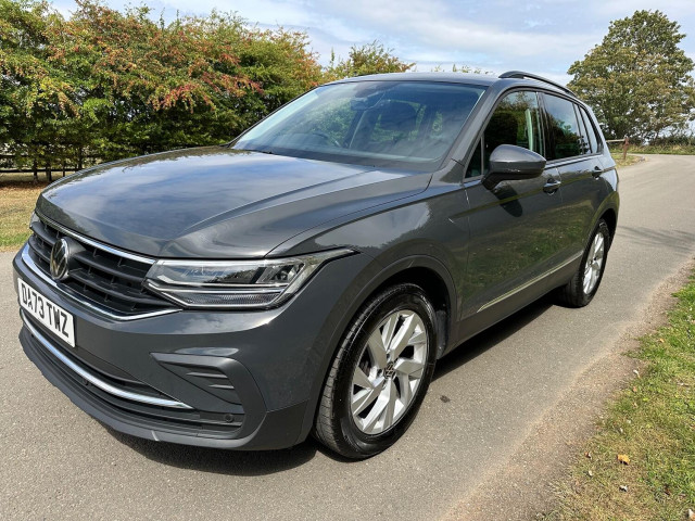 VOLKSWAGEN TIGUAN 1.5 TSI Life (2023/73)