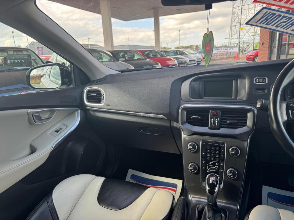 VOLVO V40 CROSS COUNTRY