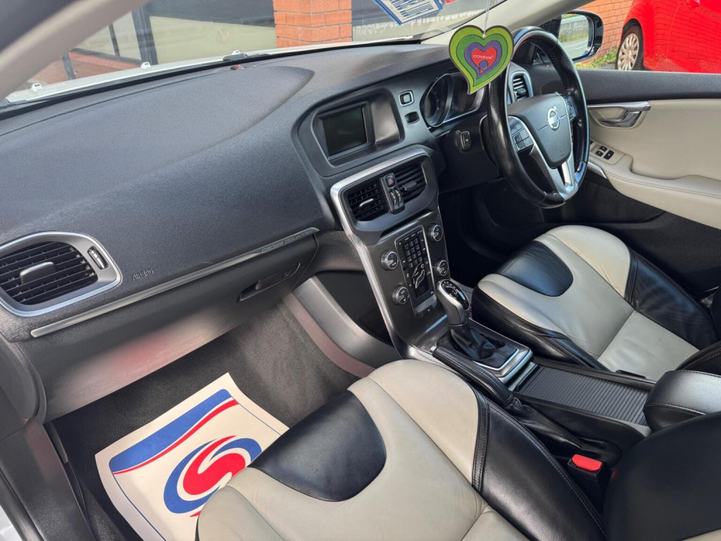 VOLVO V40 CROSS COUNTRY