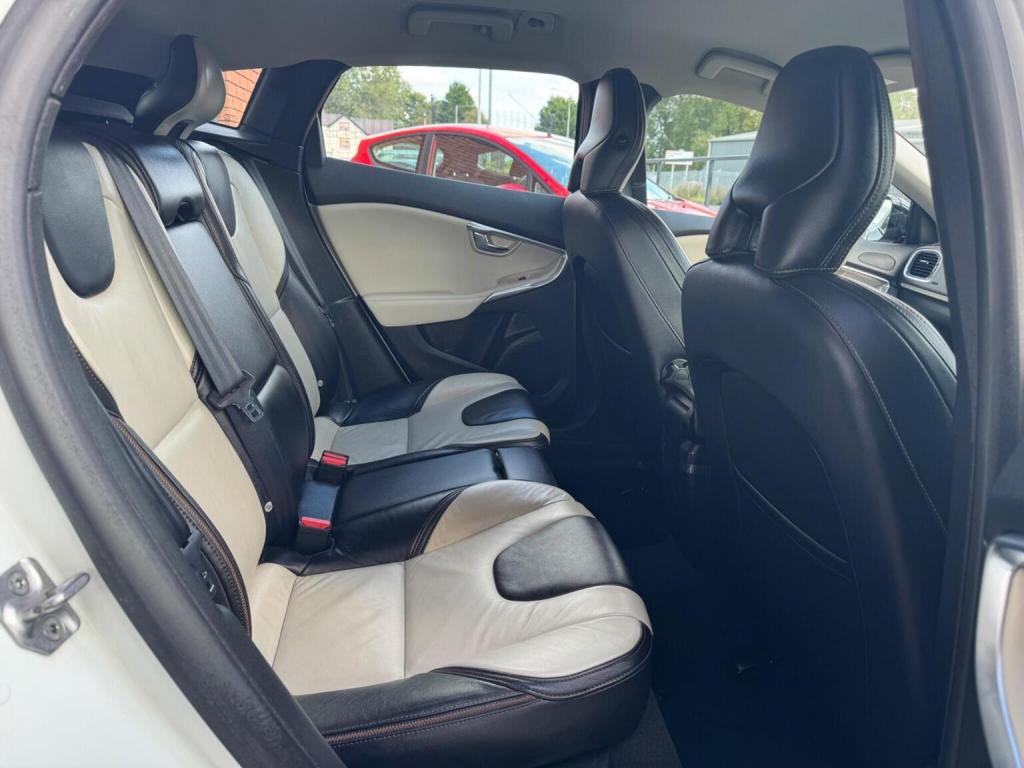 VOLVO V40 CROSS COUNTRY