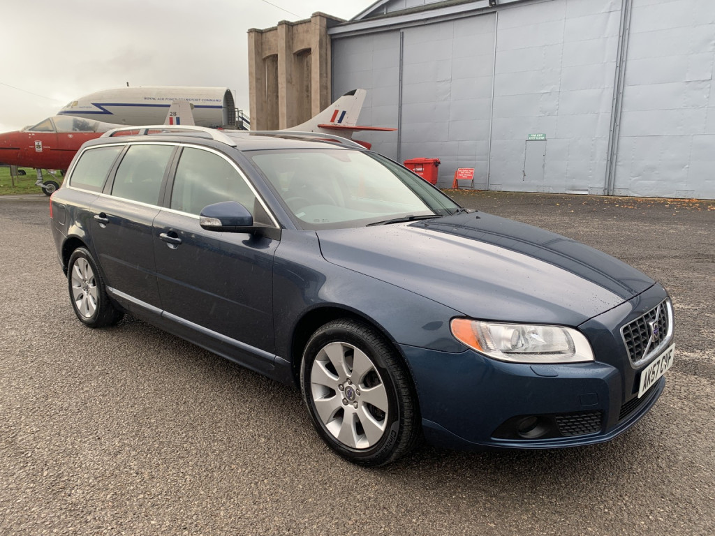 View VOLVO V70 2.4 D5 SE Lux
