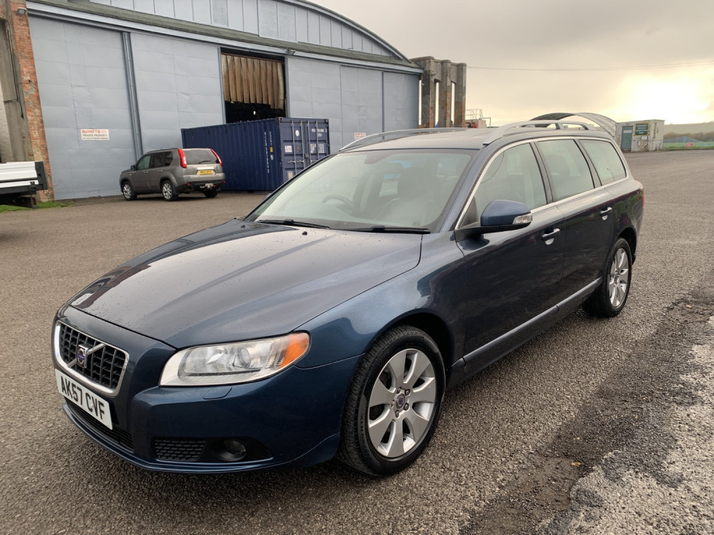 View VOLVO V70 2.4 D5 SE Lux