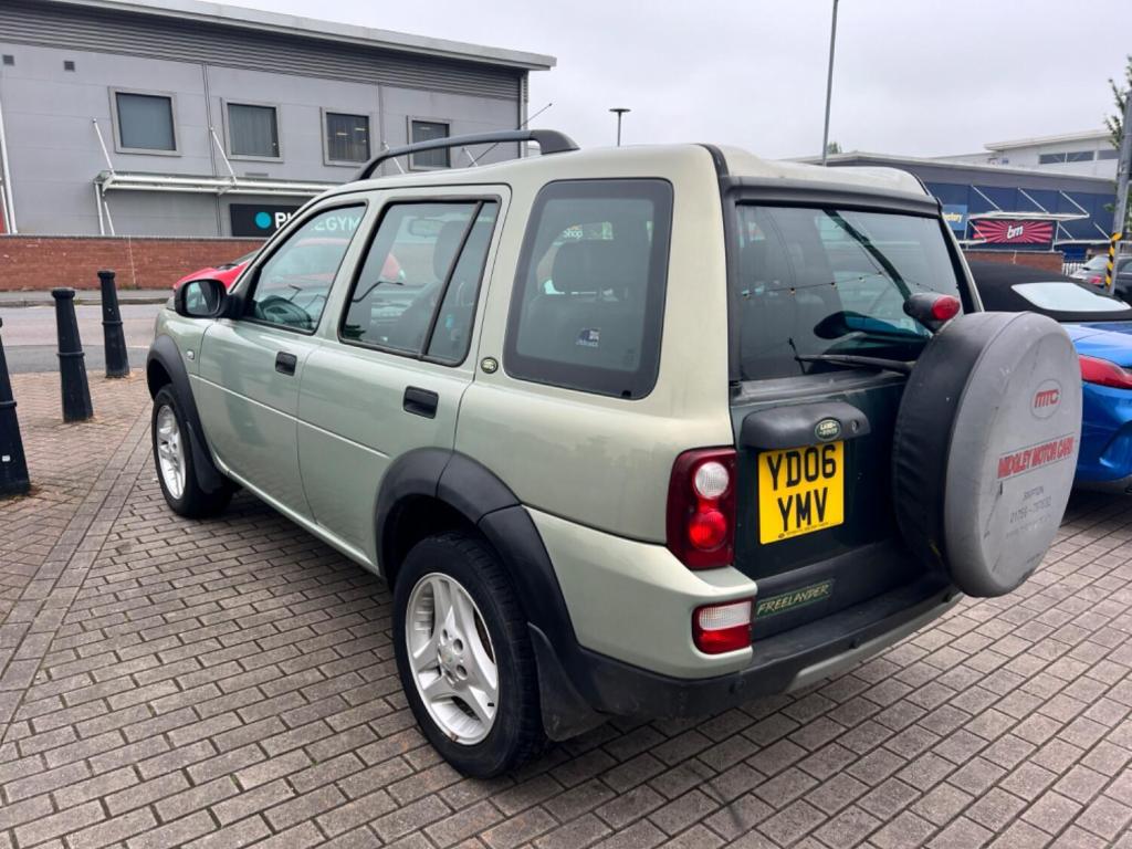 View LAND ROVER FREELANDER 2.0 TD4 Freestyle
