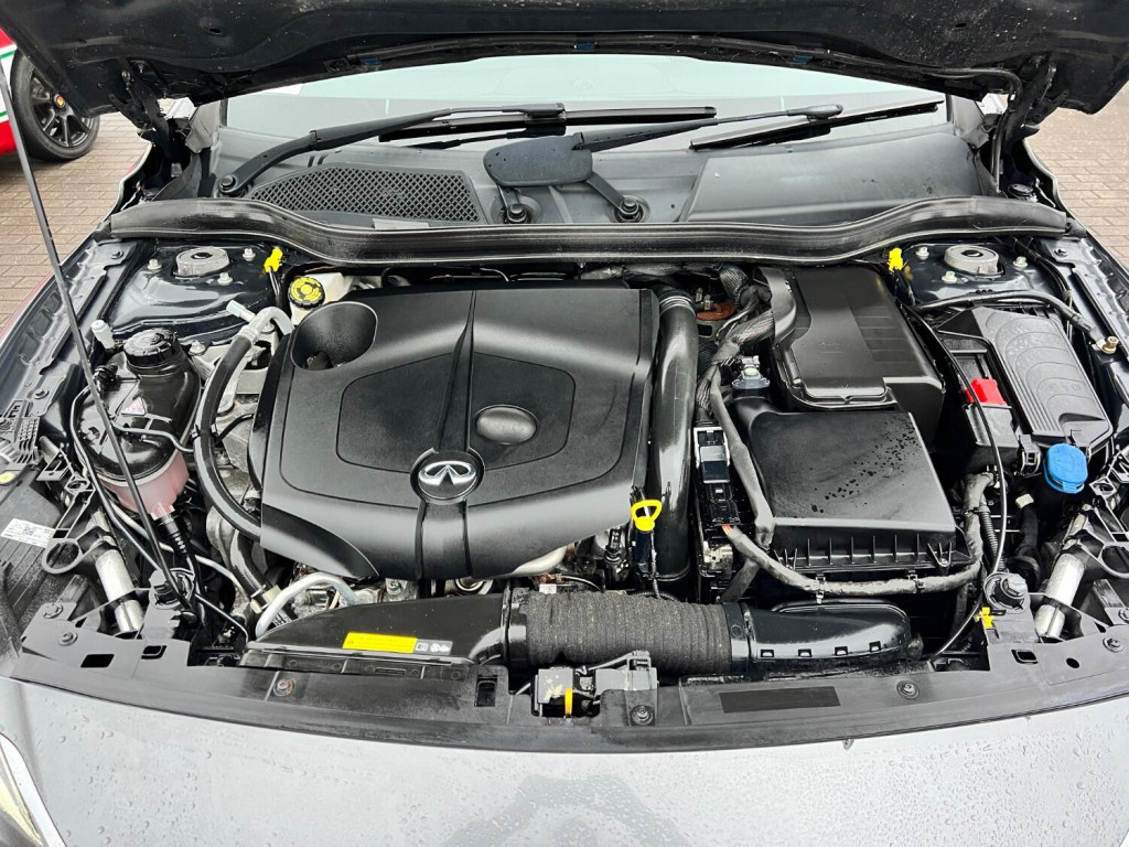 INFINITI Q30