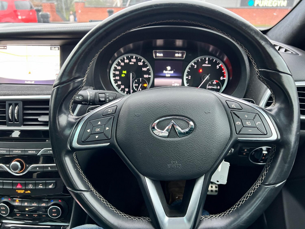 INFINITI Q30