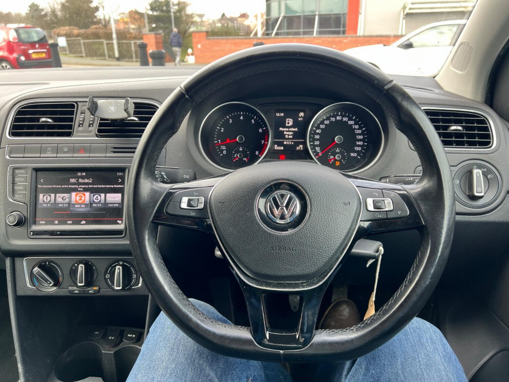 VOLKSWAGEN POLO