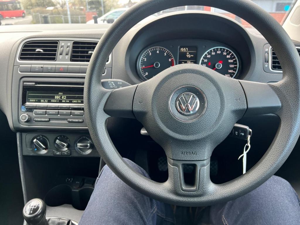 VOLKSWAGEN POLO