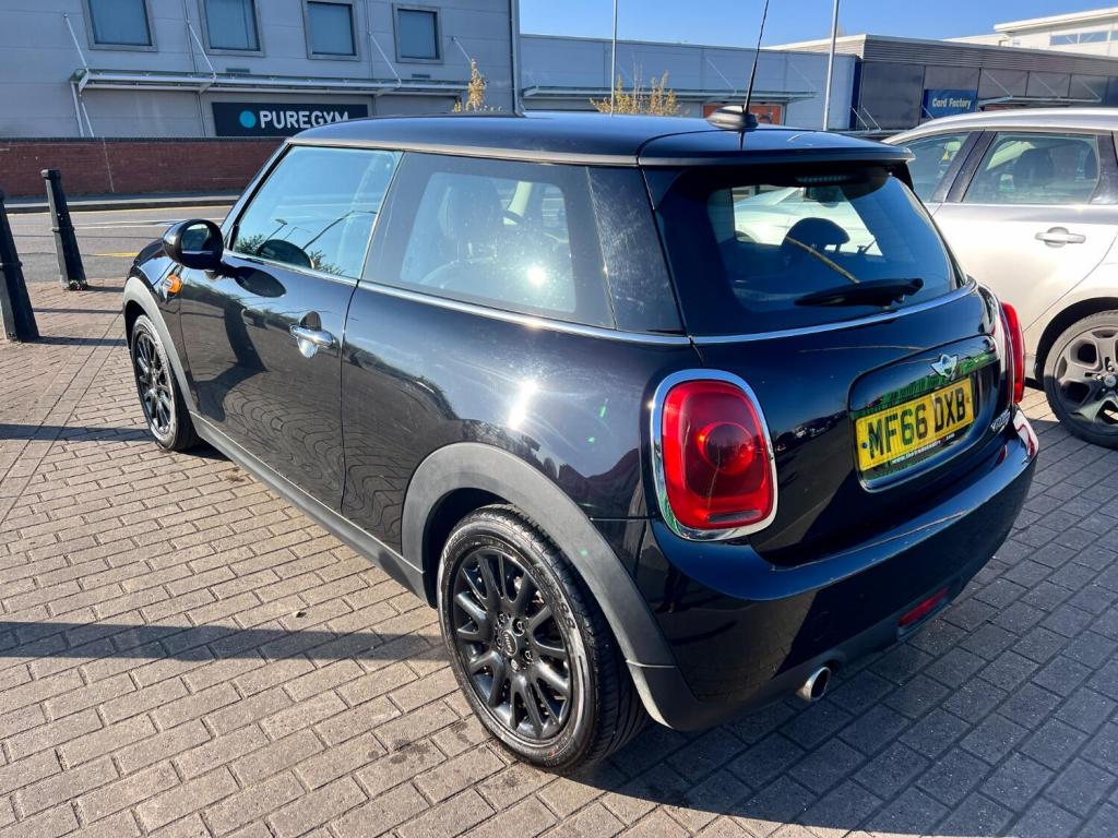 View MINI HATCH 1.5 Cooper D 3-Door Hatch