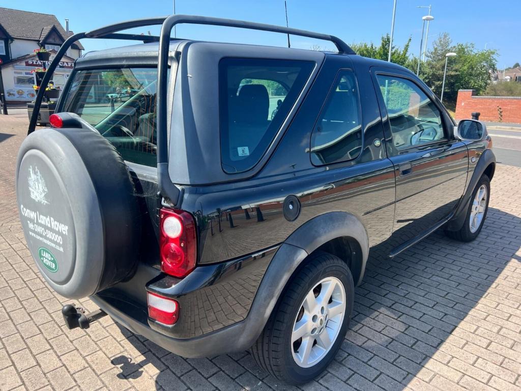 View LAND ROVER FREELANDER 2.0 TD4 Adventurer