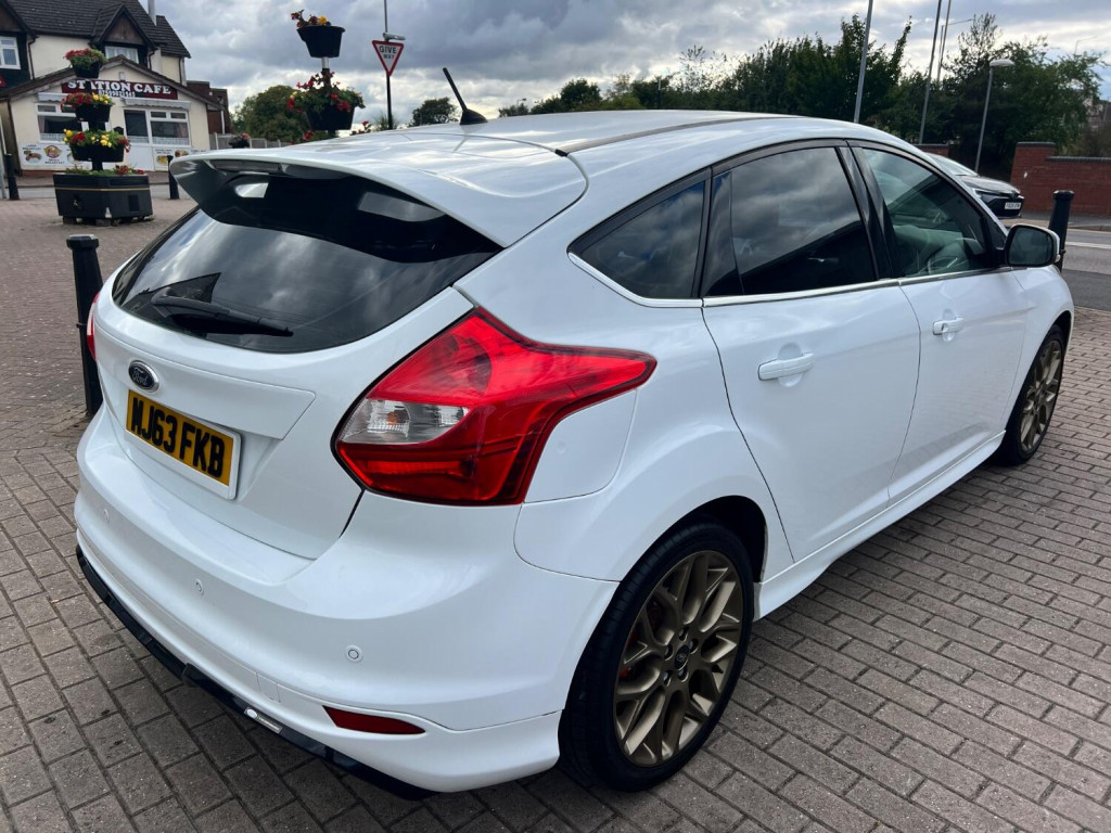 View FORD FOCUS 1.6 T EcoBoost Zetec S