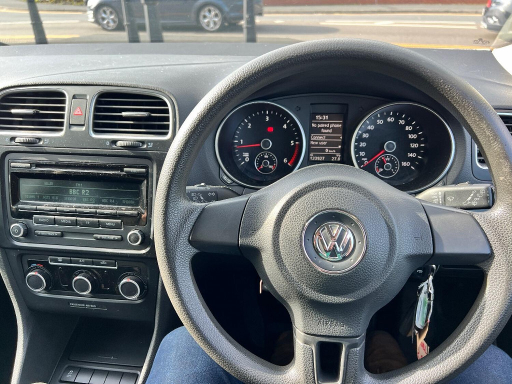VOLKSWAGEN GOLF