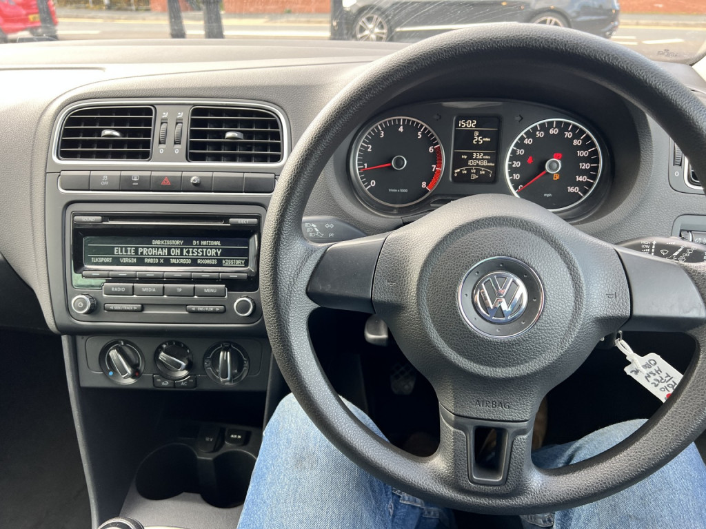 VOLKSWAGEN POLO