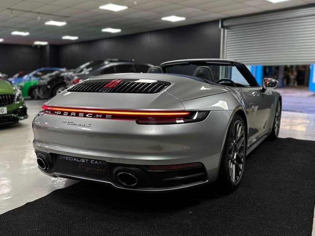 PORSCHE 911