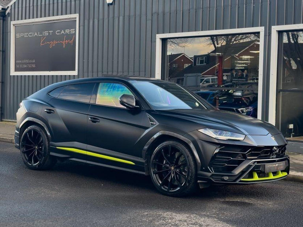 LAMBORGHINI URUS