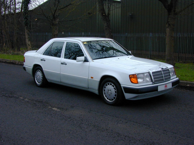 MERCEDES-BENZ 260 Ref 8417 - SALE AGREED AWAITING UK REGISTRATION -Mercedes Benz W124 260e Petrol Auto – Air Con  (R (1991)