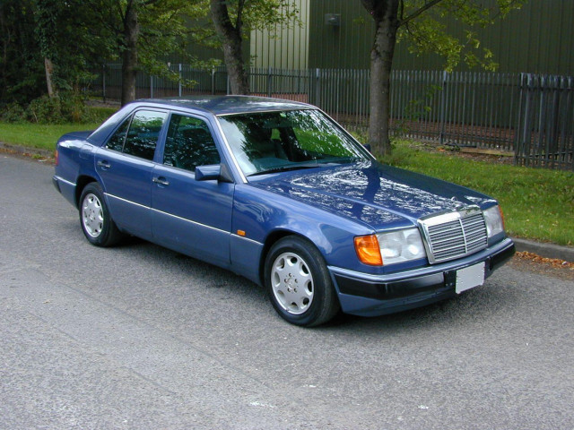MERCEDES-BENZ 220 Ref 8661 - SALE AGREED AWAITING UK REGISTRATION - Mercedes Benz W124 220e Automatic – Air Con (RHD (1993)