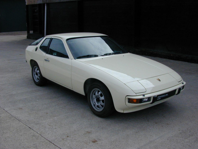 PORSCHE 924 Ref 8672 - Porsche 924 2.0 Coupe LHD - Launch car – Just 13k miles (21k KMS`s) LHD - Swiss Import (1976)