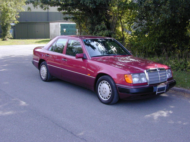 MERCEDES-BENZ 260 Ref 8682 - Mercedes Benz W124 260e Petrol Automatic – Air Con (RHD - Fresh Japanese Import) (1992)