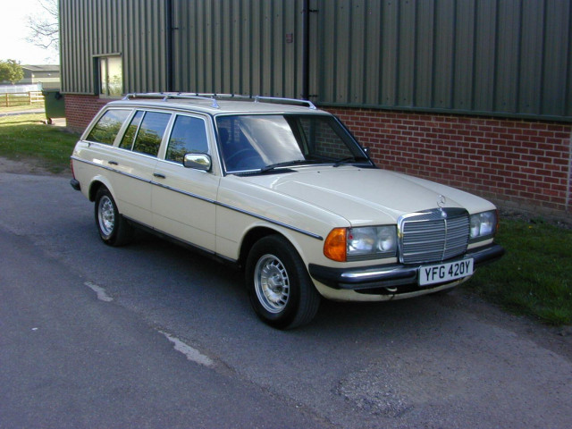 MERCEDES-BENZ 230 Ref 8701 - Mercedes W123 230 te Automatic Estate 7 Seat - Sunroof (RHD - UK Car) (1983)