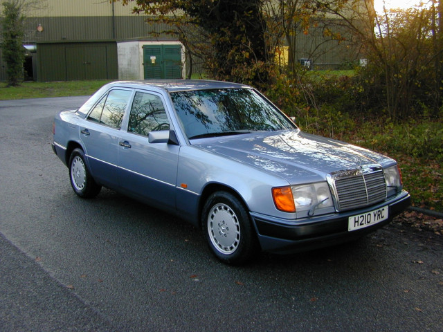 MERCEDES-BENZ 200 Ref 8761 - Mercedes Benz W124 200e Petrol Automatic – (RHD - UK Car) (1991)