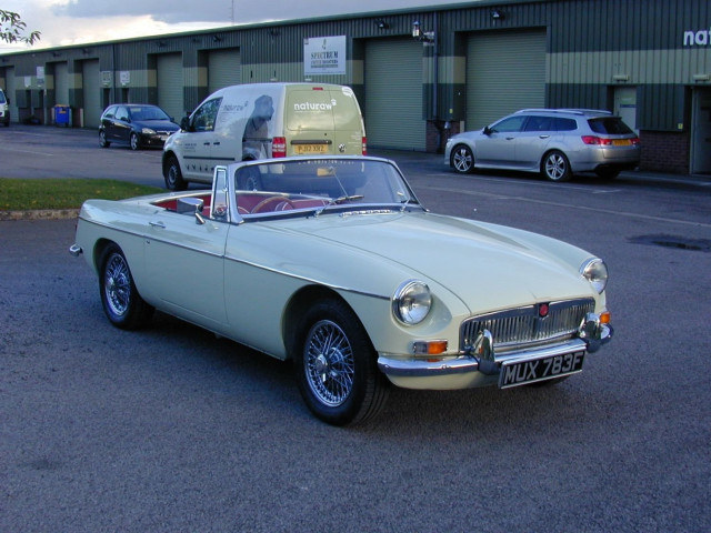 MG MGB ref 8060 WANTED - Similar Collector Quality Chrome Bumper MG B Roadster-GT wanted for stock. (1968)