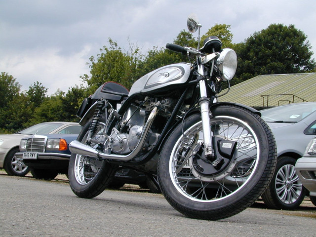 NORTON CLASSIC Ref 8386 - Triton 650 Cafe Racer (1960)