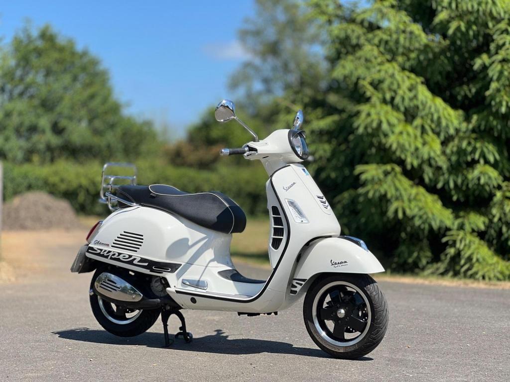 PIAGGIO Vespa GTS