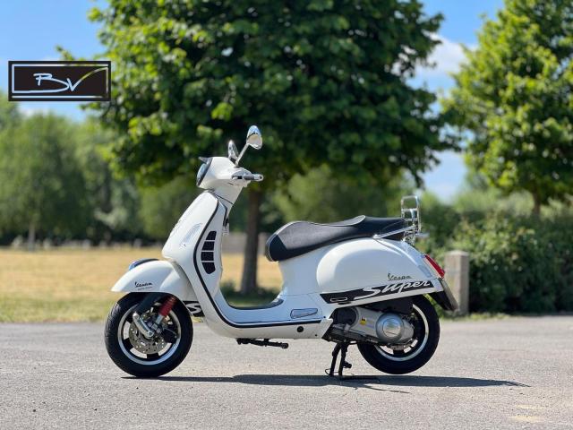 PIAGGIO Vespa GTS 300 Super CVT