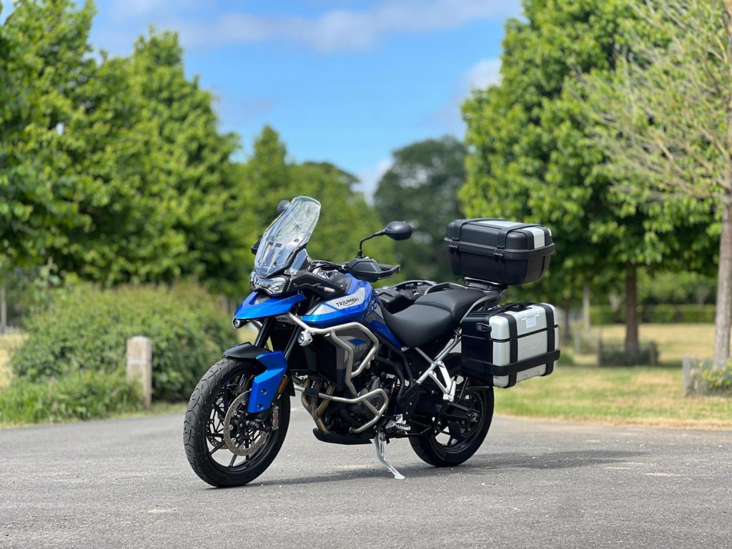 TRIUMPH TIGER 900