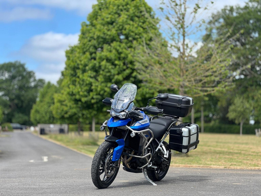 TRIUMPH TIGER 900