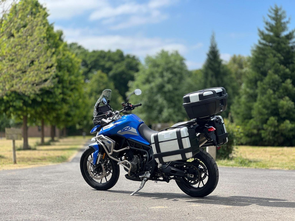 TRIUMPH TIGER 900