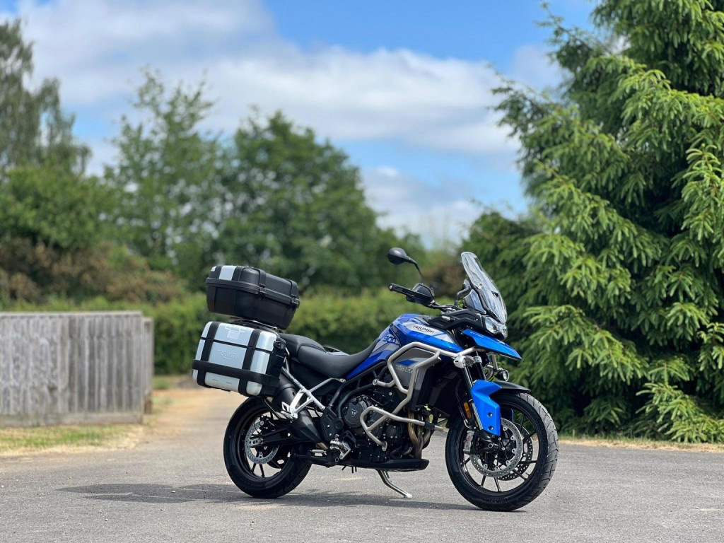 TRIUMPH TIGER 900
