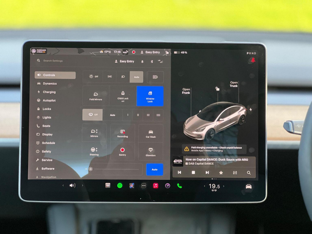 TESLA MODEL 3