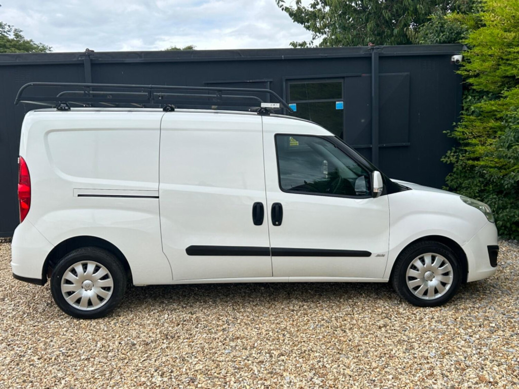 View VAUXHALL COMBO 1.3 CDTi 2300 ecoFLEX 16v Sportive
