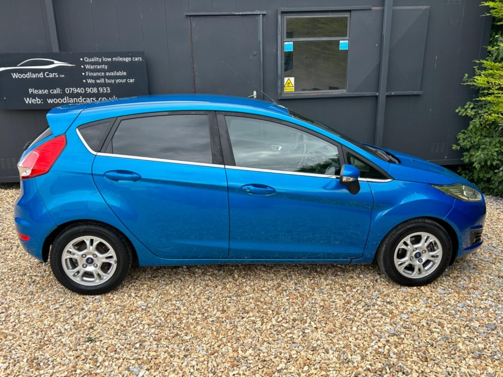View FORD FIESTA 1.6 TDCi ECOnetic Titanium
