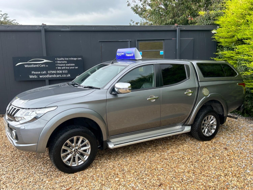 View MITSUBISHI L200 2.4 DI-D DC Barbarian