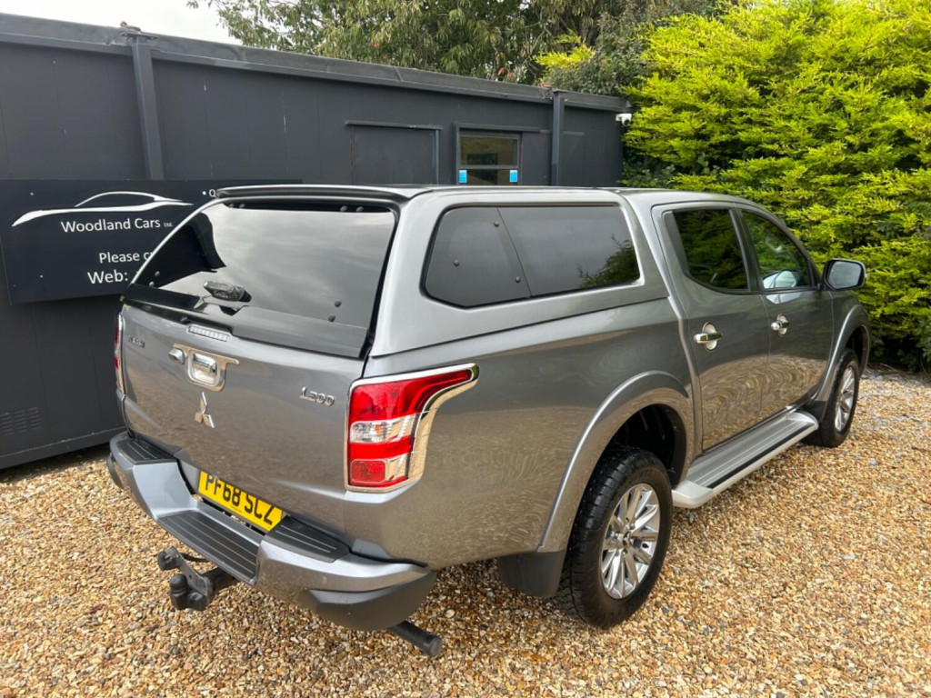 MITSUBISHI L200