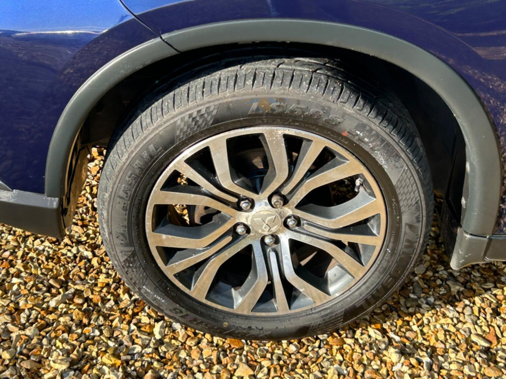 MITSUBISHI OUTLANDER