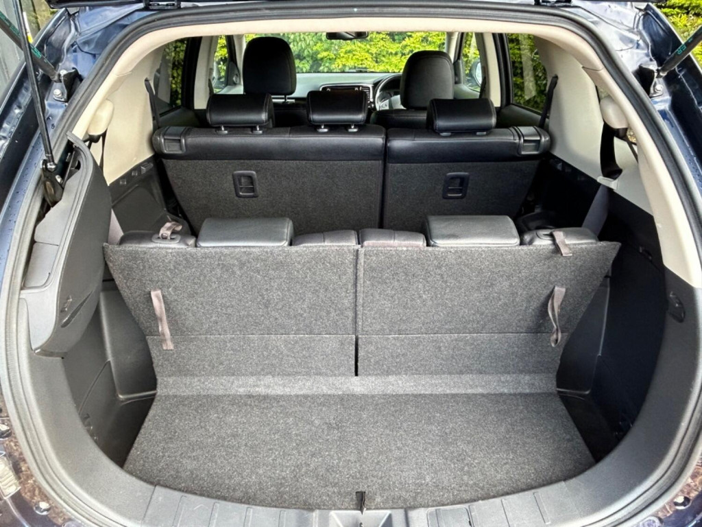 MITSUBISHI OUTLANDER