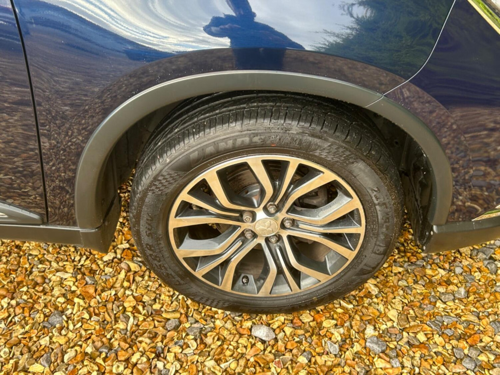 MITSUBISHI OUTLANDER