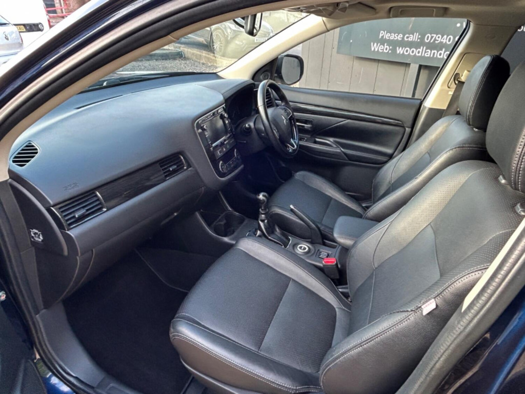 MITSUBISHI OUTLANDER