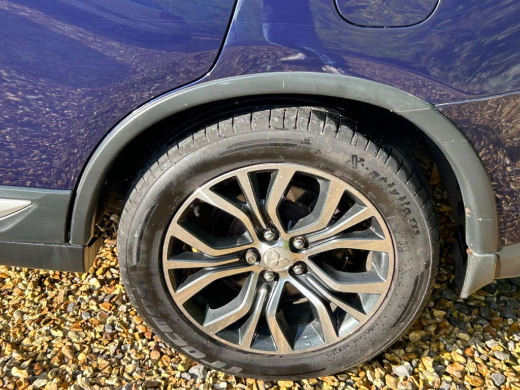 MITSUBISHI OUTLANDER