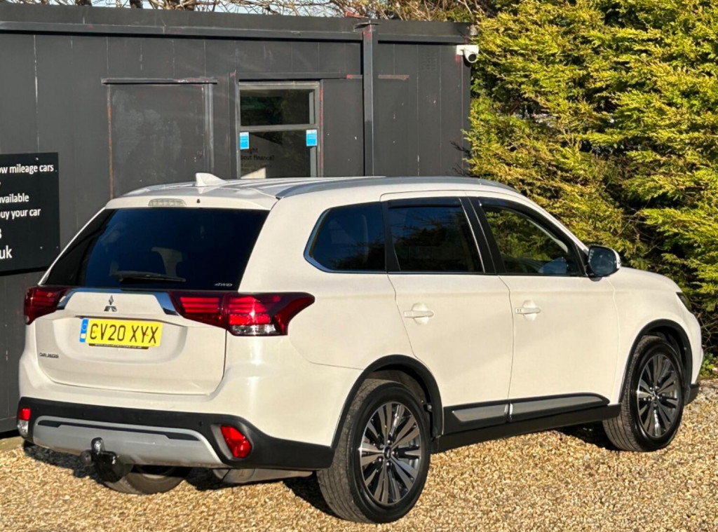 View MITSUBISHI OUTLANDER 2.0 MIVEC Exceed